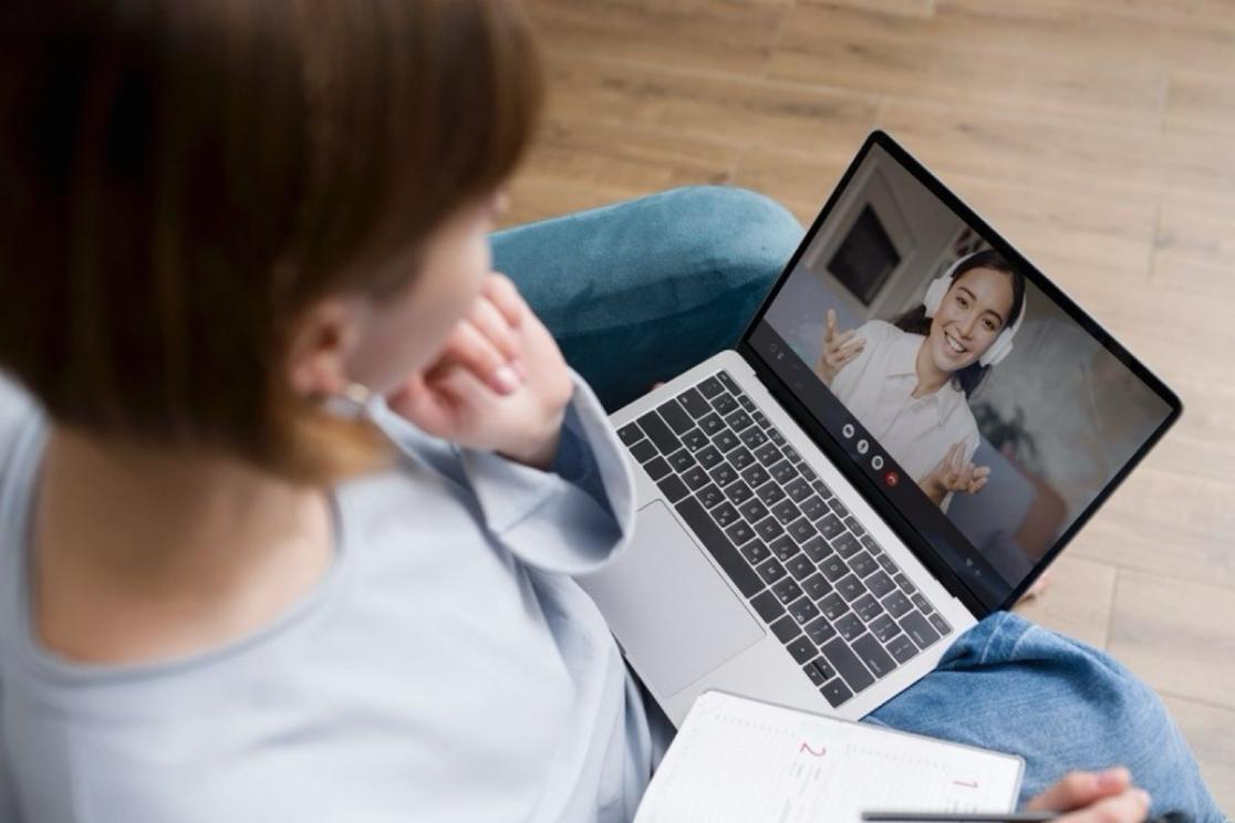 Espace de formation moderne avec équipements professionnels